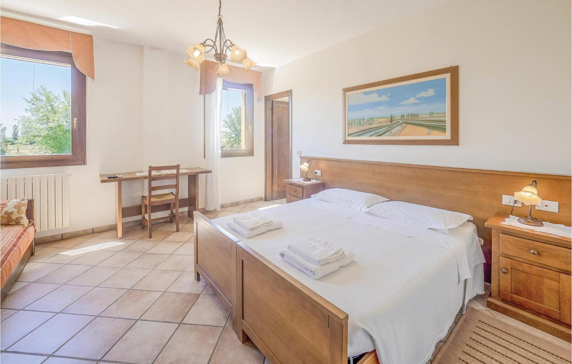 Awesome Home In Ariano Nel Polesine With Kitchen San Basilio Екстер'єр фото