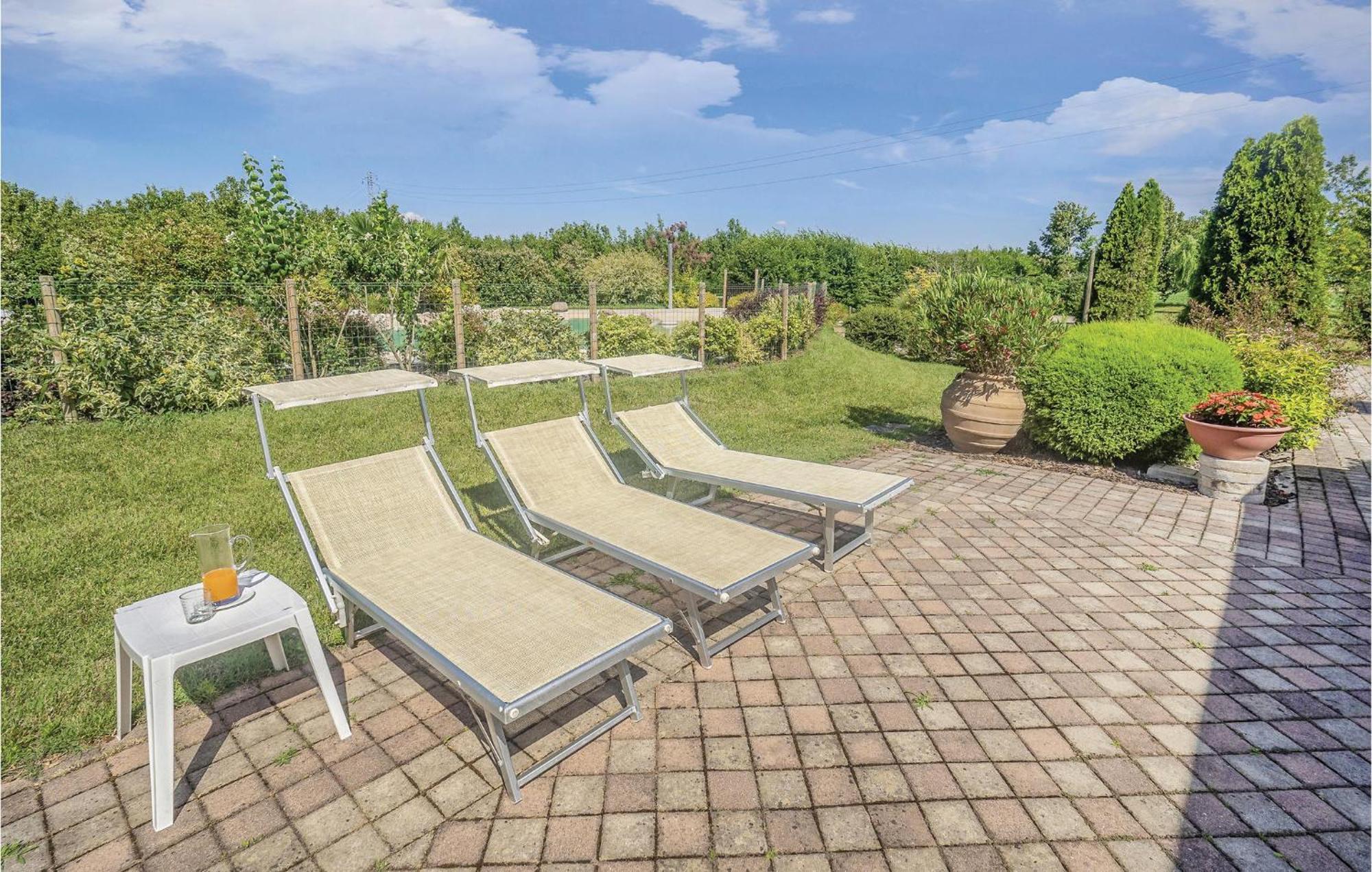 Awesome Home In Ariano Nel Polesine With Kitchen San Basilio Екстер'єр фото